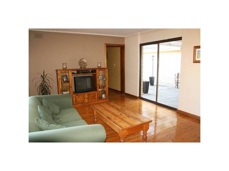 8 Dennis Grove, Vista SA 5091