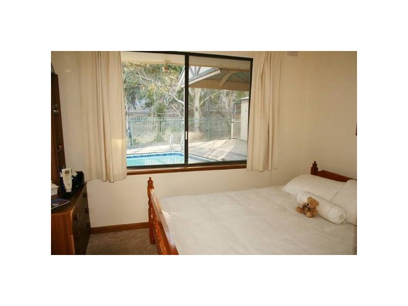 8 Dennis Grove, Vista SA 5091