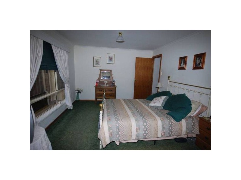 12A Lyle Street, Para Vista SA 5093