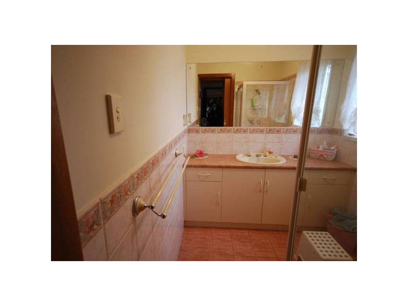 12A Lyle Street, Para Vista SA 5093