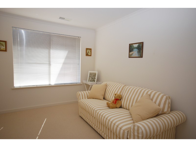 6 Dowton Place, Greenwith SA 5125