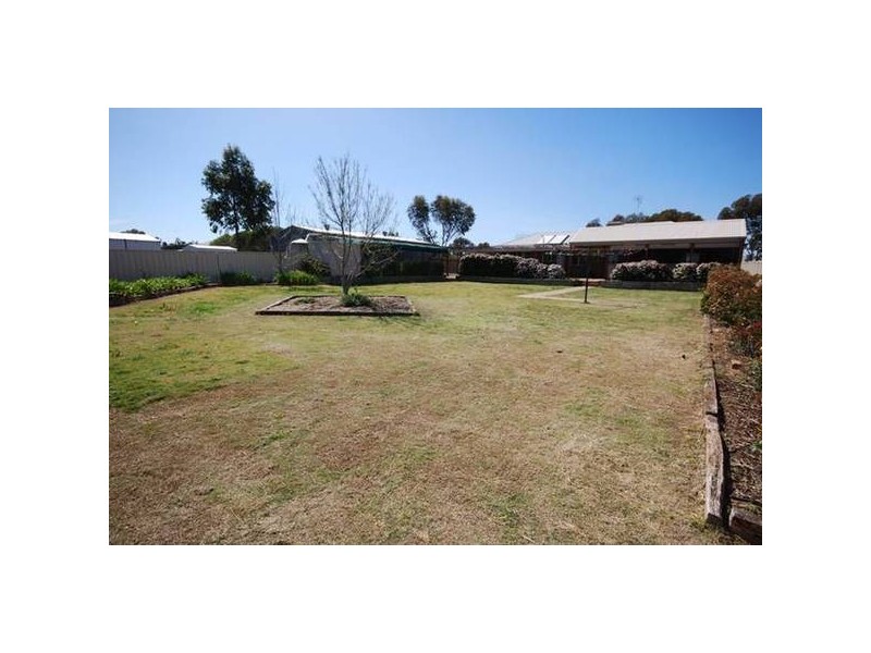 17 Betty Road, Lewiston SA 5501