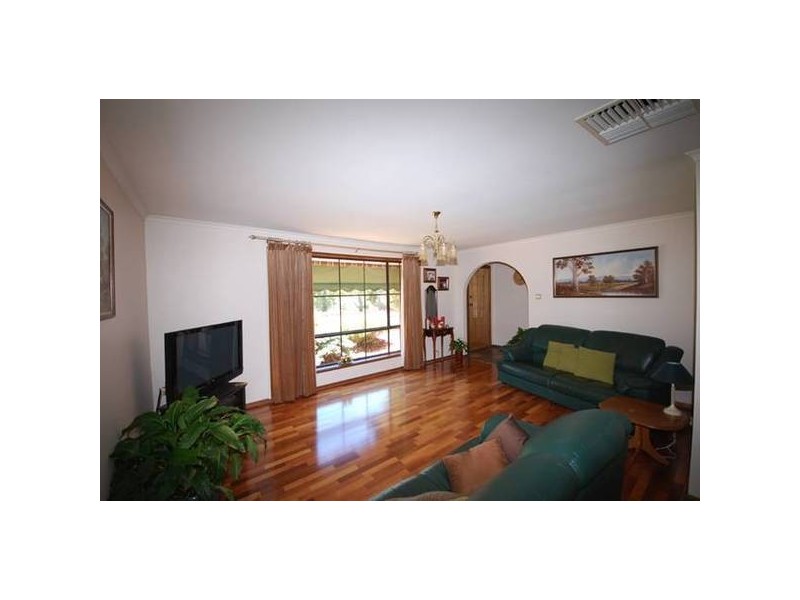 37 Park Lake Drive, Wynn Vale SA 5127