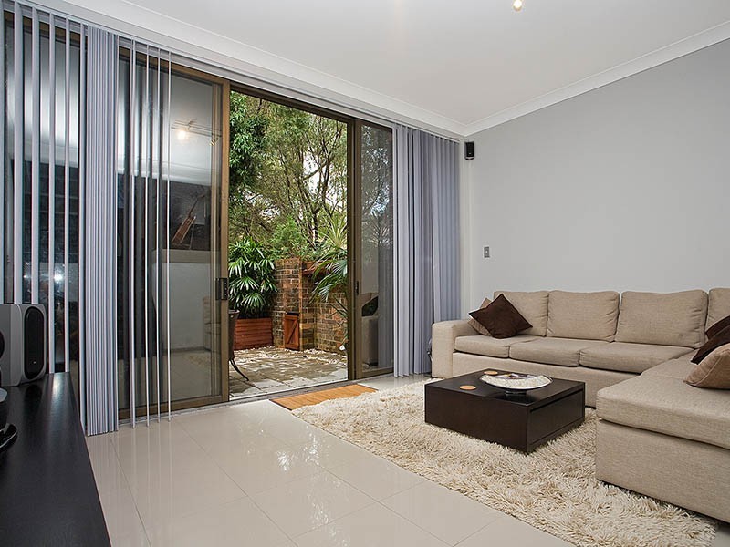 3/44 Hampton Court Road, Carlton NSW 2218