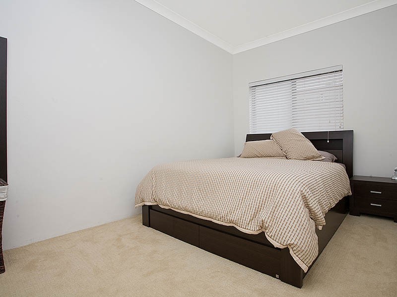 3/44 Hampton Court Road, Carlton NSW 2218