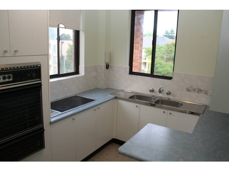 4/10-12 Carnarvon Street, Carlton NSW 2218