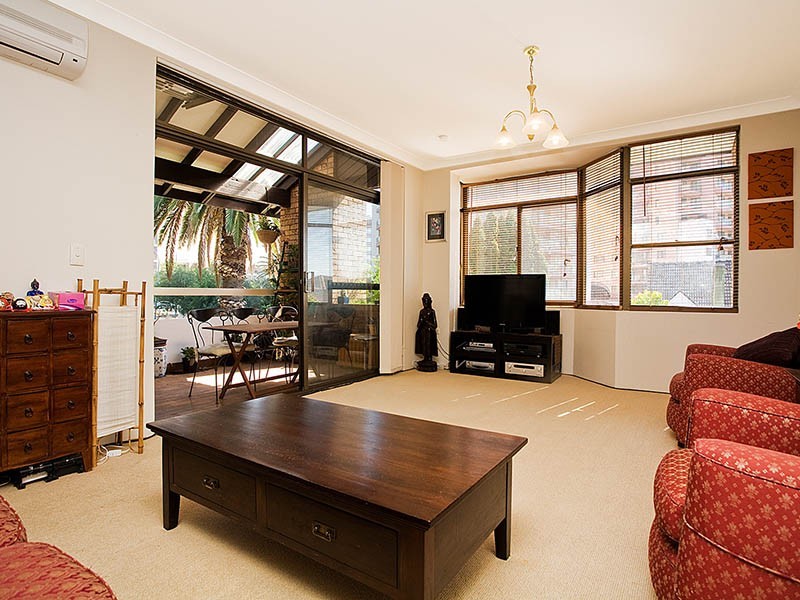 2/69 Woniora Road, Hurstville NSW 2220