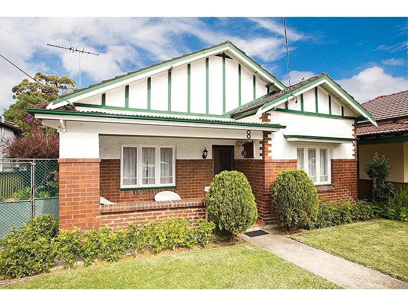 8 Colvin Avenue, Carlton NSW 2218