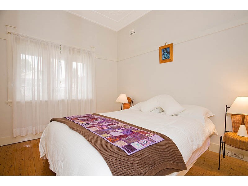 8 Colvin Avenue, Carlton NSW 2218