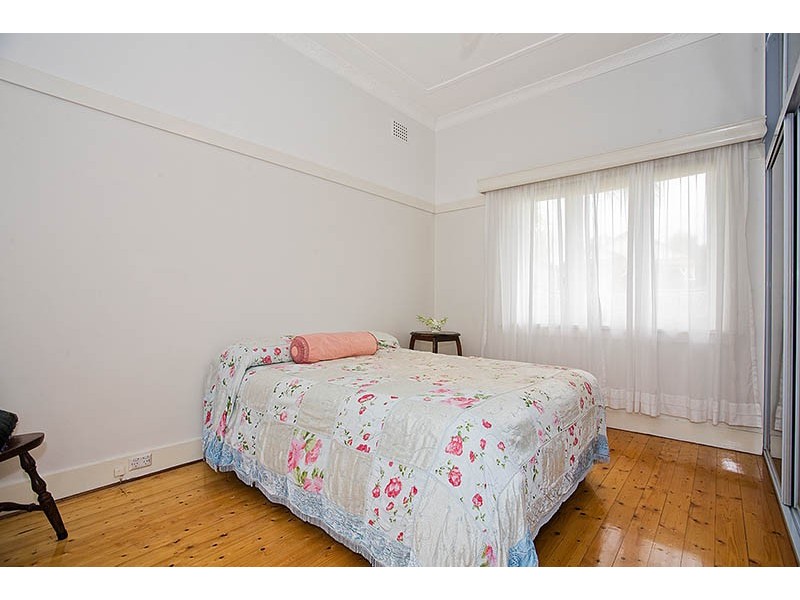 8 Colvin Avenue, Carlton NSW 2218