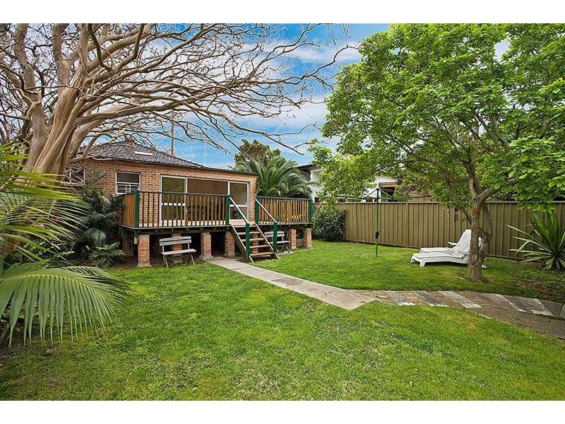 8 Colvin Avenue, Carlton NSW 2218