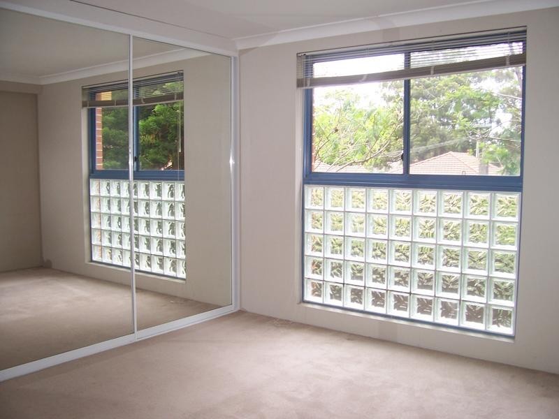 8 Shaftesbury Street, Carlton NSW 2218