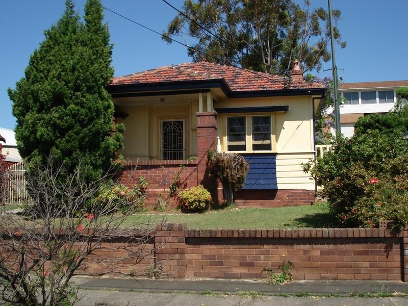 14 Planthurst Road, Carlton NSW 2218