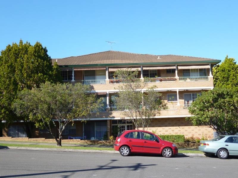 13/10-14 Hampton Court Road, Carlton NSW 2218