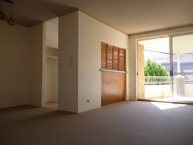 13/10-14 Hampton Court Road, Carlton NSW 2218