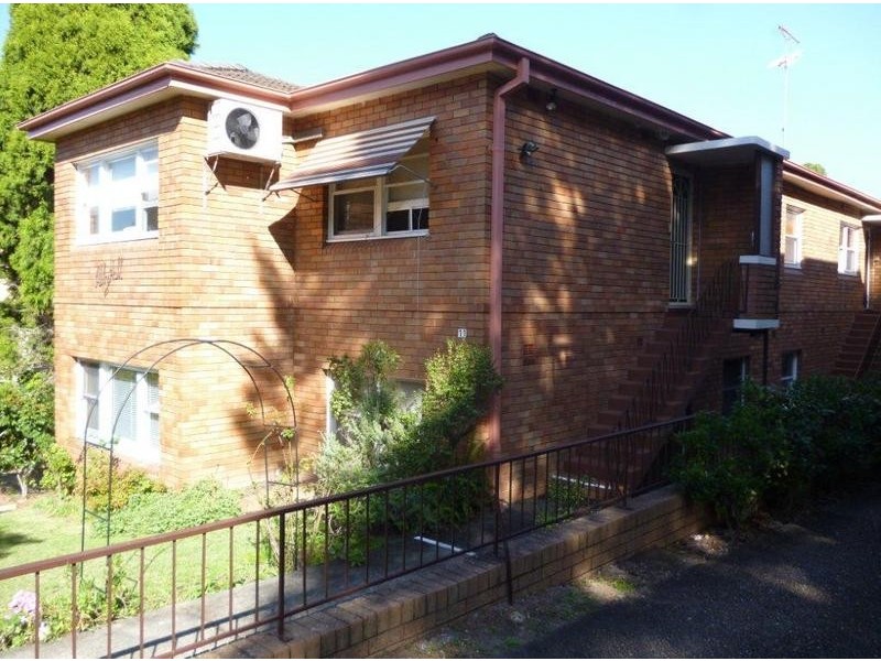 2/11 Winchester Street, Carlton NSW 2218