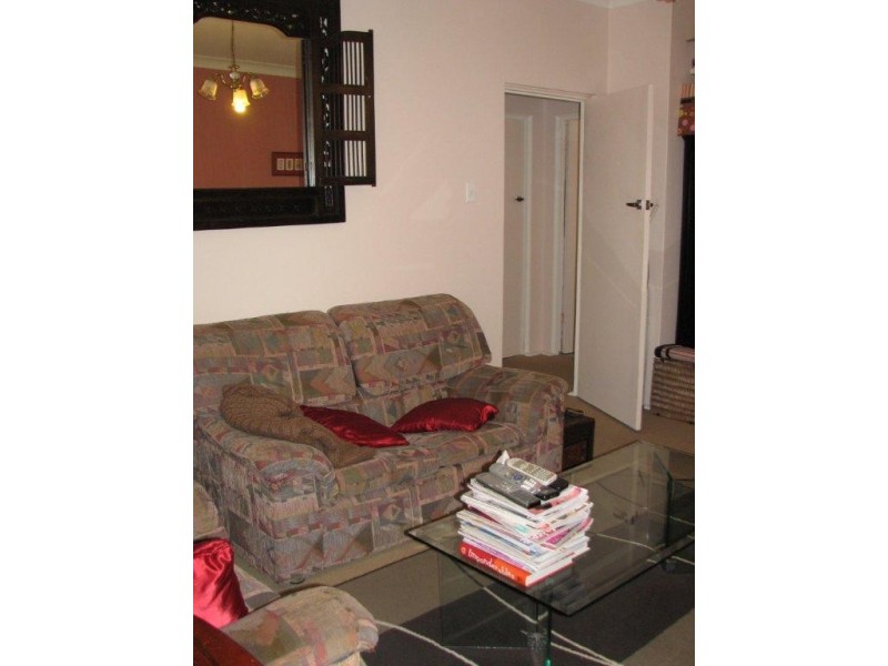 2/11 Winchester Street, Carlton NSW 2218