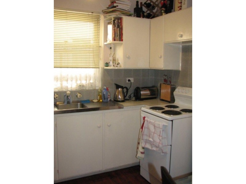 2/11 Winchester Street, Carlton NSW 2218