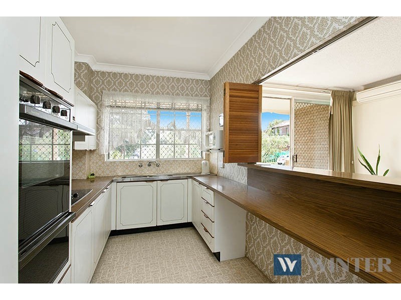 2/10-14 Hampton Court Road, Carlton NSW 2218