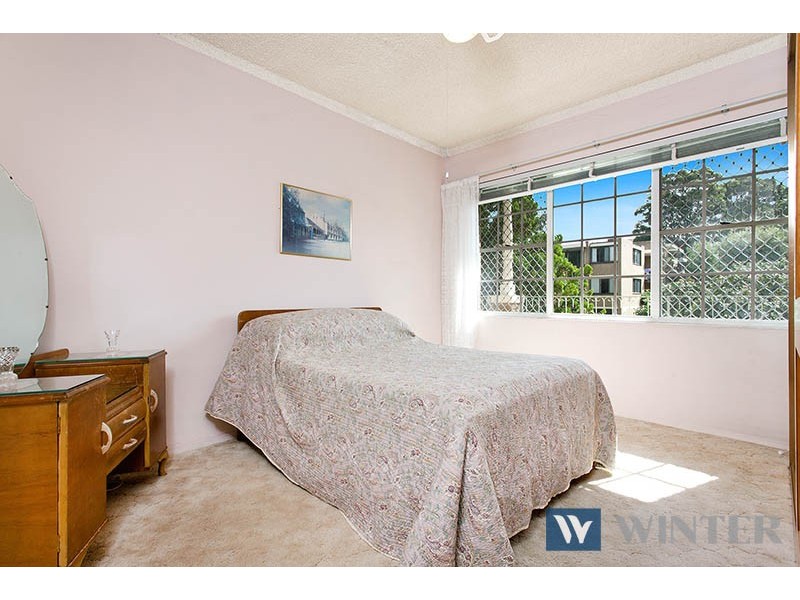 2/10-14 Hampton Court Road, Carlton NSW 2218