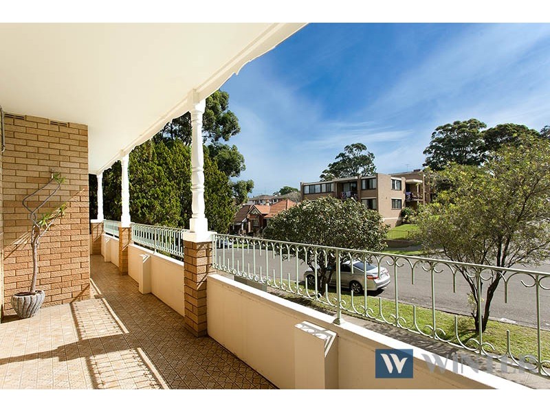 2/10-14 Hampton Court Road, Carlton NSW 2218