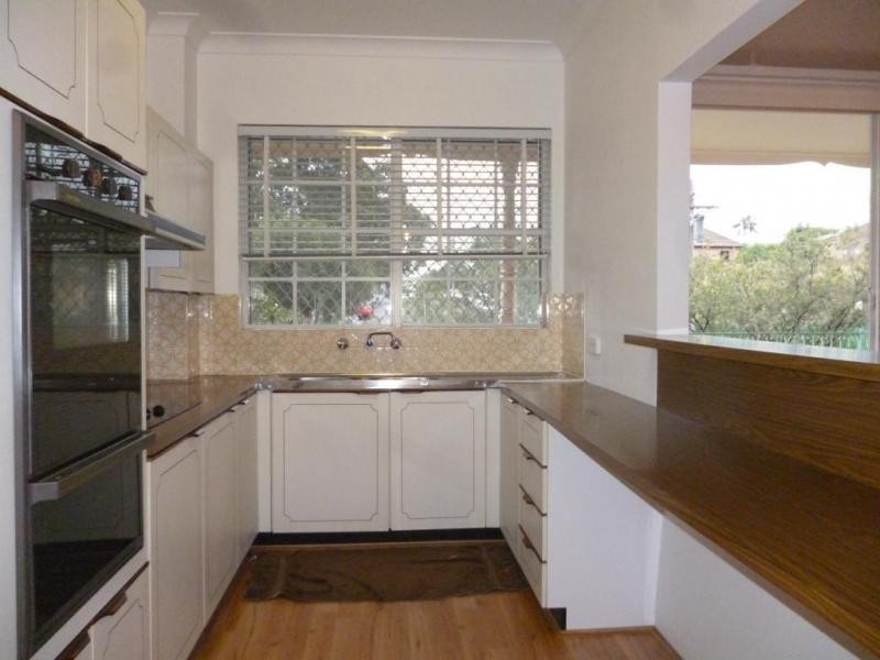 2/10-14 Hampton Court Road, Carlton NSW 2218