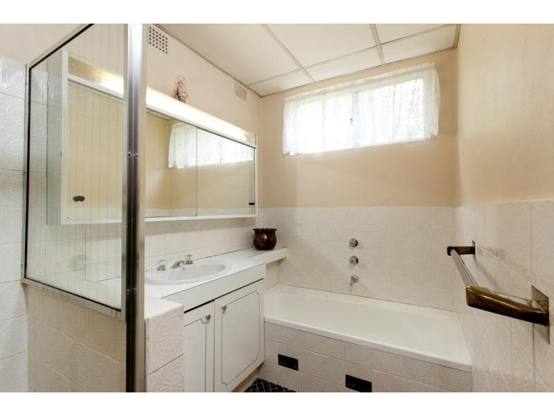 2/10-14 Hampton Court Road, Carlton NSW 2218