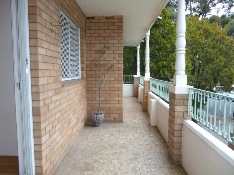 2/10-14 Hampton Court Road, Carlton NSW 2218
