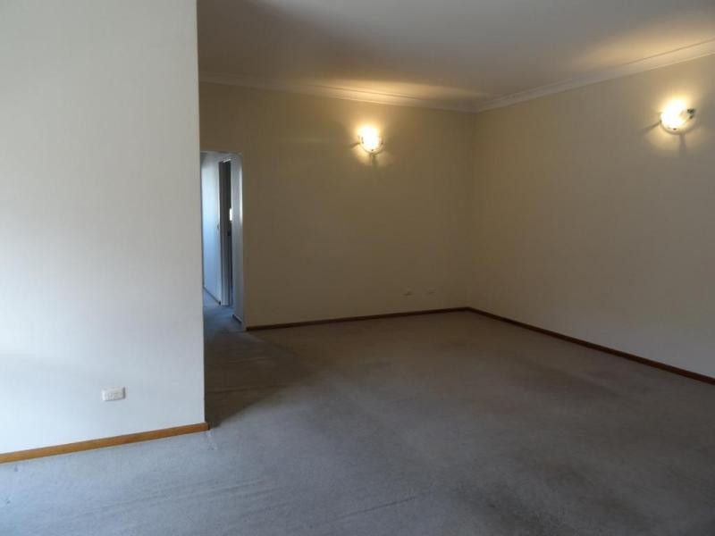 6/82-84 Hampton Court Road, Carlton NSW 2218