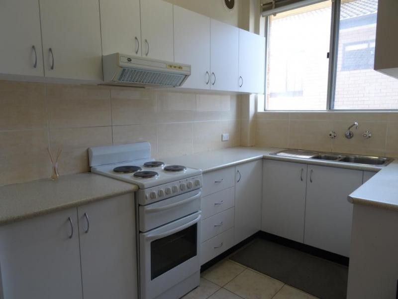 6/82-84 Hampton Court Road, Carlton NSW 2218