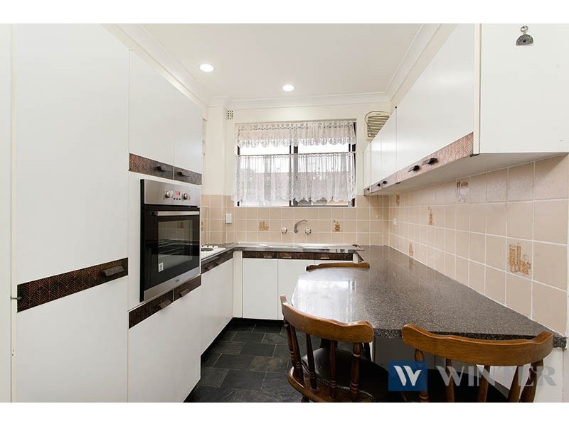 8/56 Hampton Court Road, Carlton NSW 2218