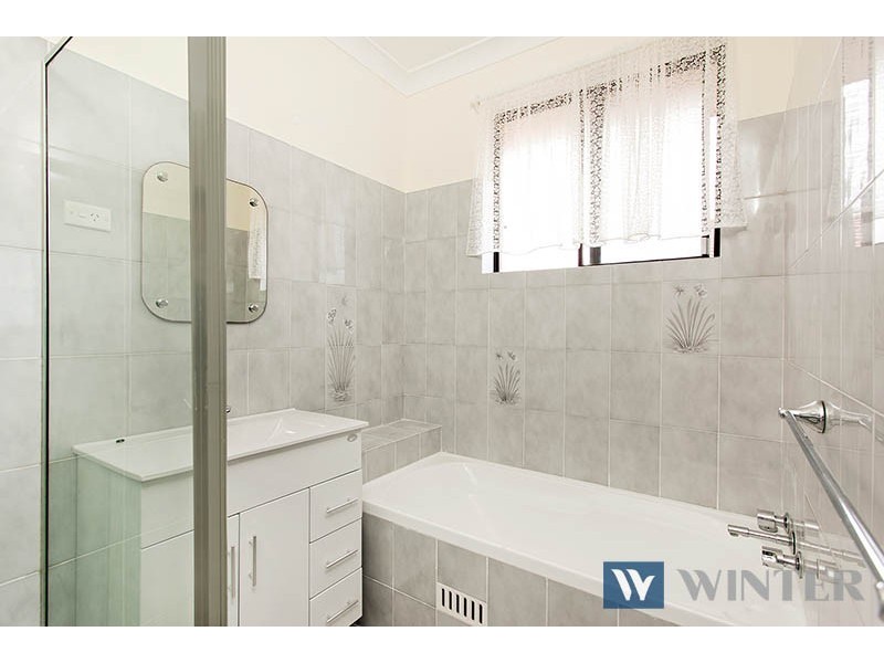 8/56 Hampton Court Road, Carlton NSW 2218