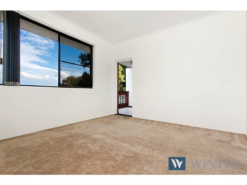 8/56 Hampton Court Road, Carlton NSW 2218