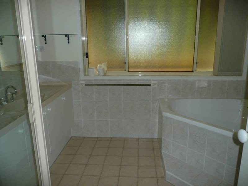 2a Macquarie Road, Morisset Park NSW 2264