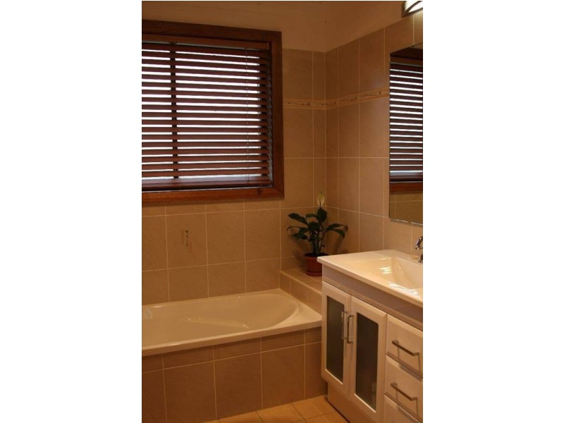 1 Gimberts Road, Morisset NSW 2264