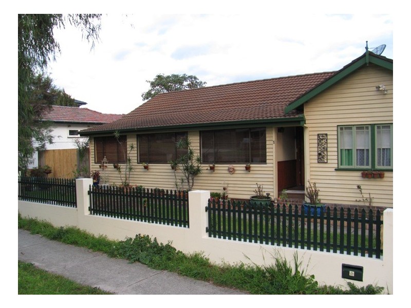 1 Burke Street, Chifley NSW 2036