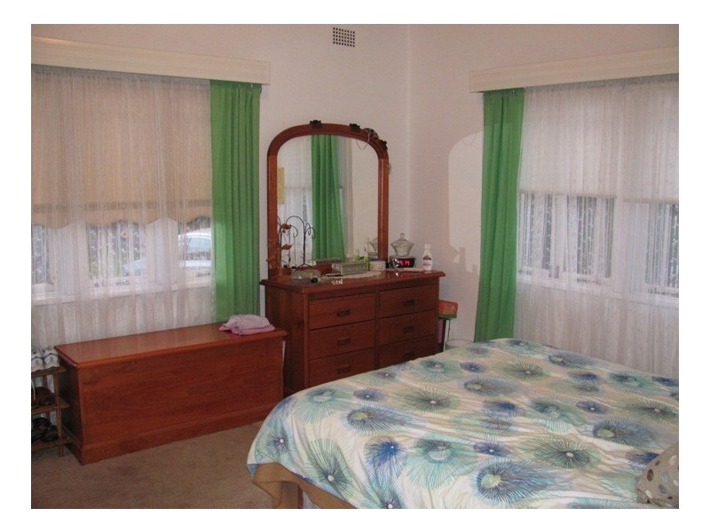 1 Burke Street, Chifley NSW 2036