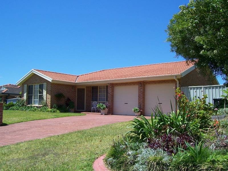 6 Seahorse Place, Caves Beach NSW 2281