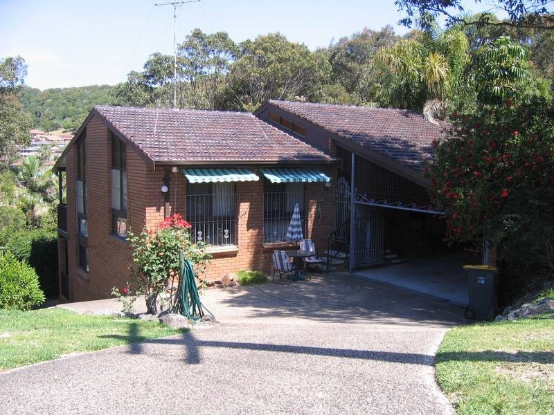 42 Oceanview Parade, Caves Beach NSW 2281