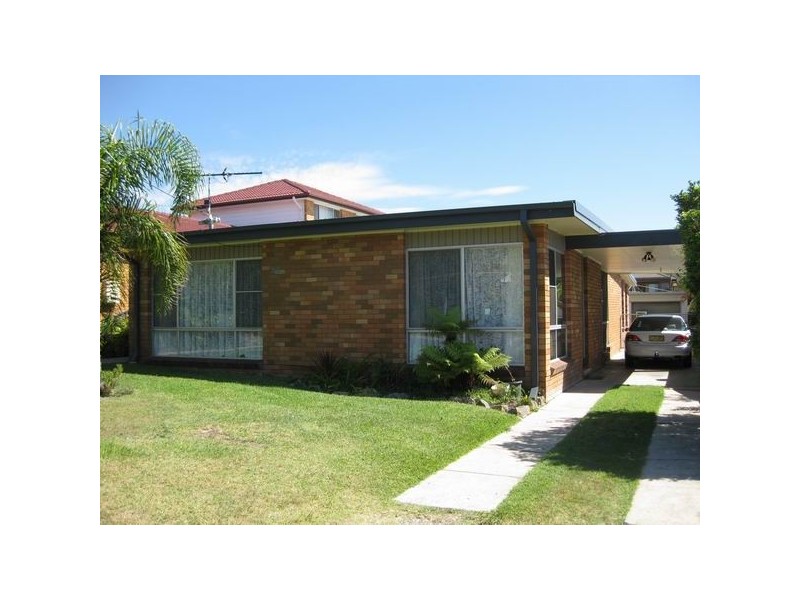 33 Pacific Street, Caves Beach NSW 2281