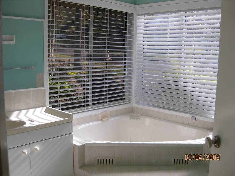 1 Cinnabar Close, Caves Beach NSW 2281