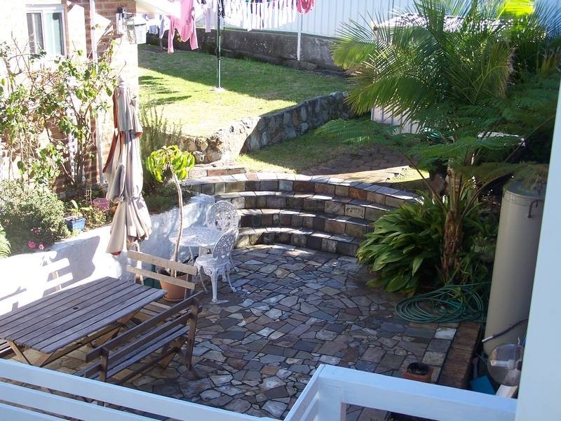 2 Aquamarine Close, Caves Beach NSW 2281