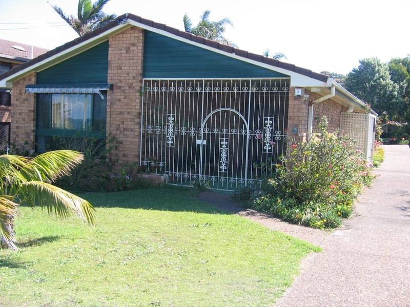 126 Caves Beach Road, Caves Beach NSW 2281