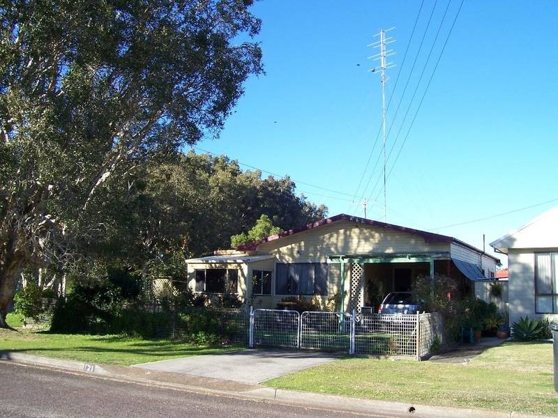 21 Clara Street, Belmont South NSW 2280