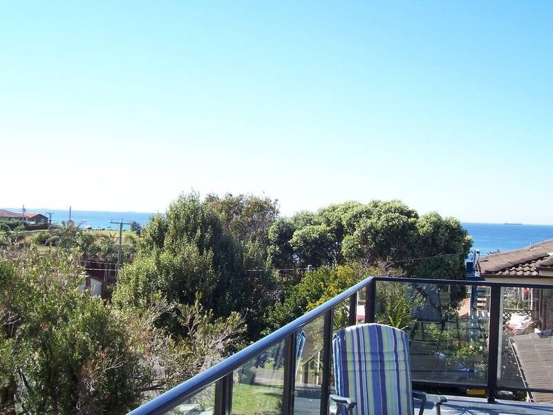 12 Park Avenue, Caves Beach NSW 2281