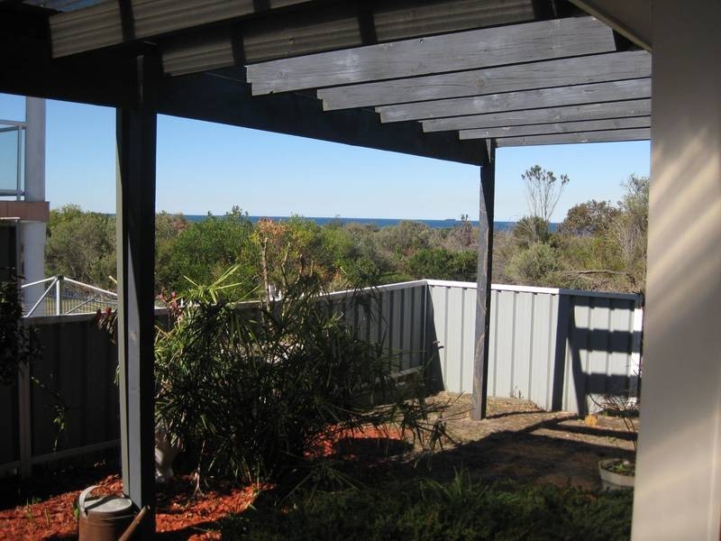 17 Galleon Grove, Caves Beach NSW 2281