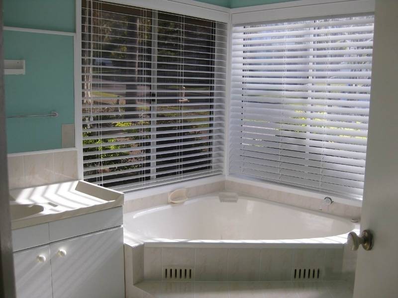 1 Cinnabar Close, Caves Beach NSW 2281