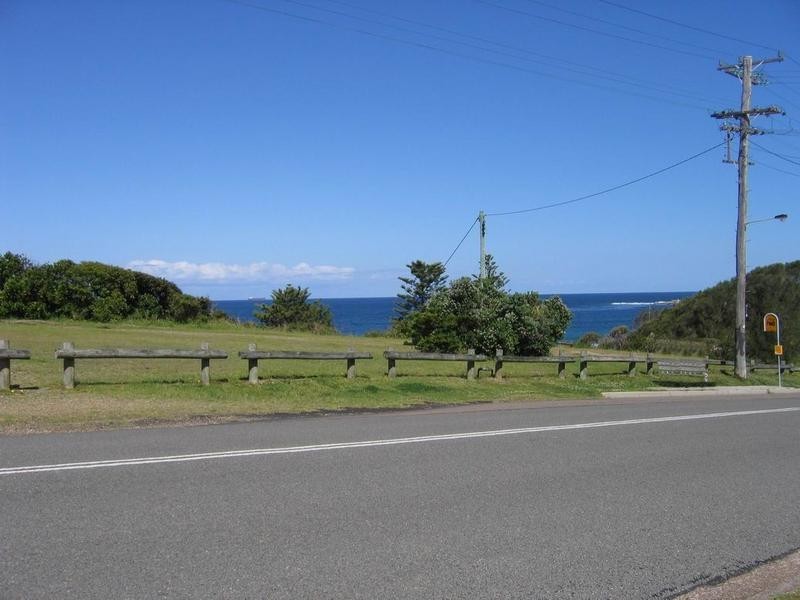 126 Caves Beach Road, Caves Beach NSW 2281