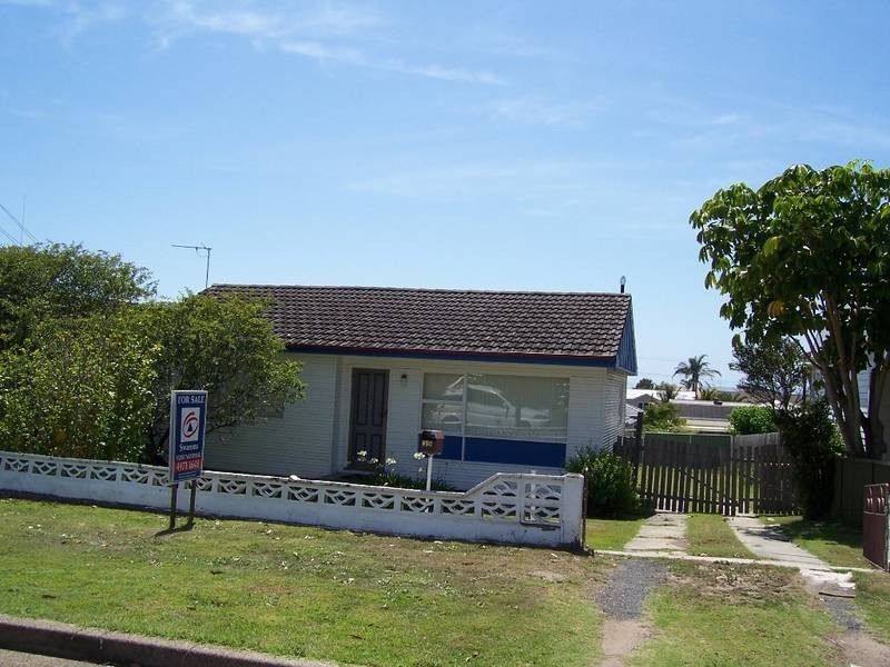 39 Macquarie Grove, Caves Beach NSW 2281