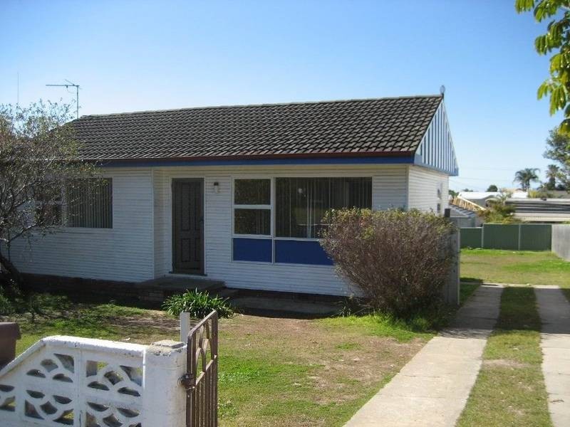 39 Macquarie Grove, Caves Beach NSW 2281